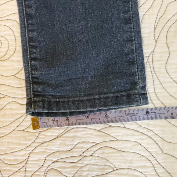 [25] Guess Medium Rise Skinny Jeans - Picture 8 of 9